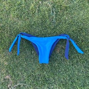 Side tied bikini bottoms